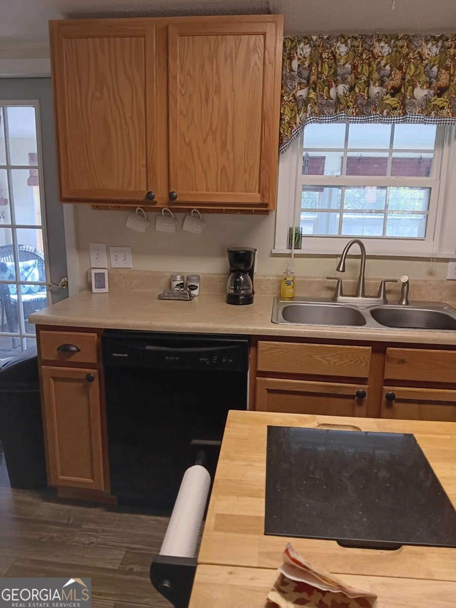 13 Black Road White - 12