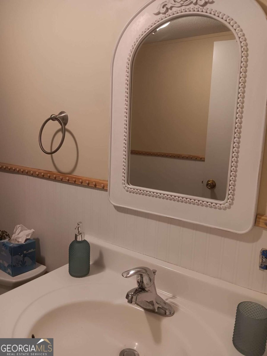 13 Black Road White - 29