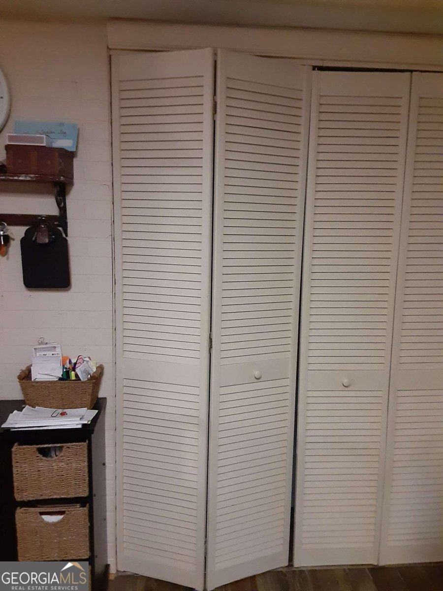 13 Black Road White - 32