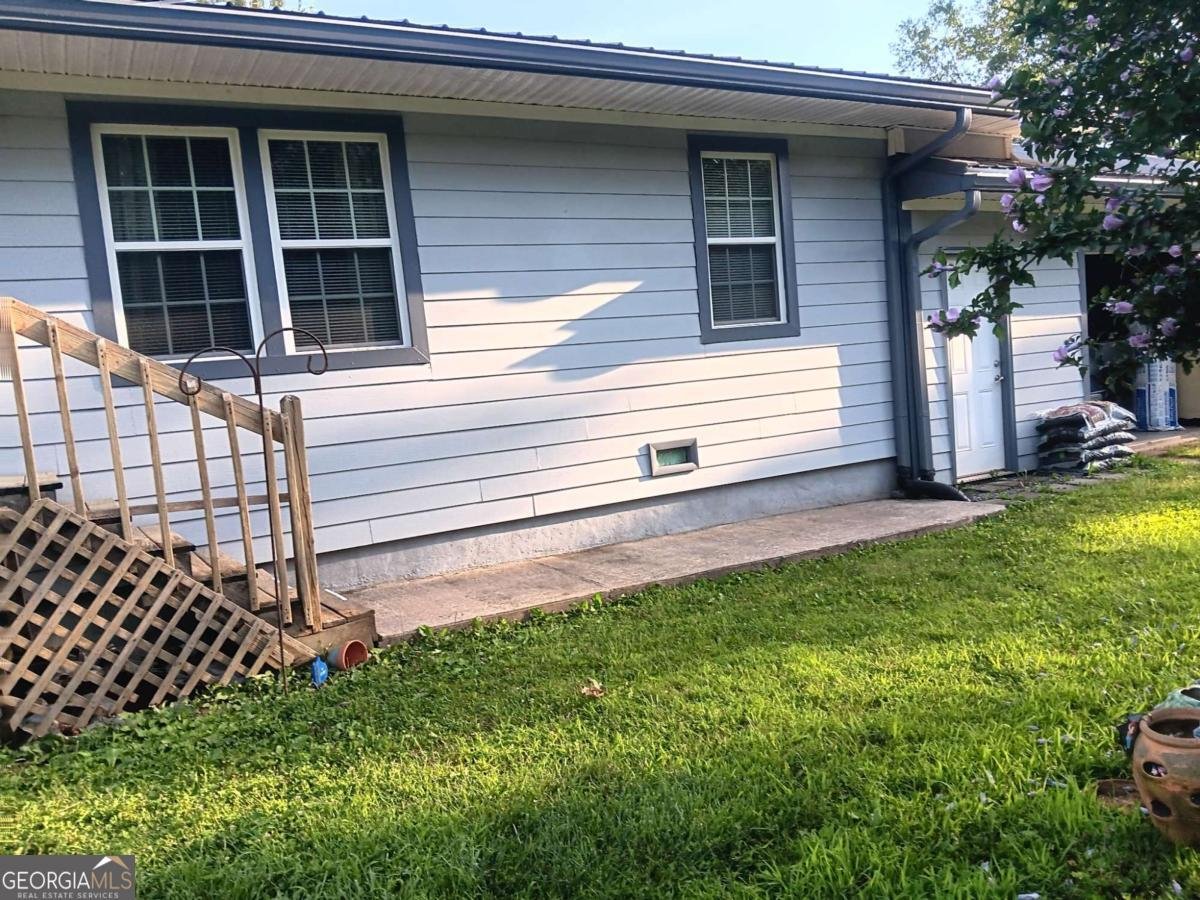 13 Black Road White - 4