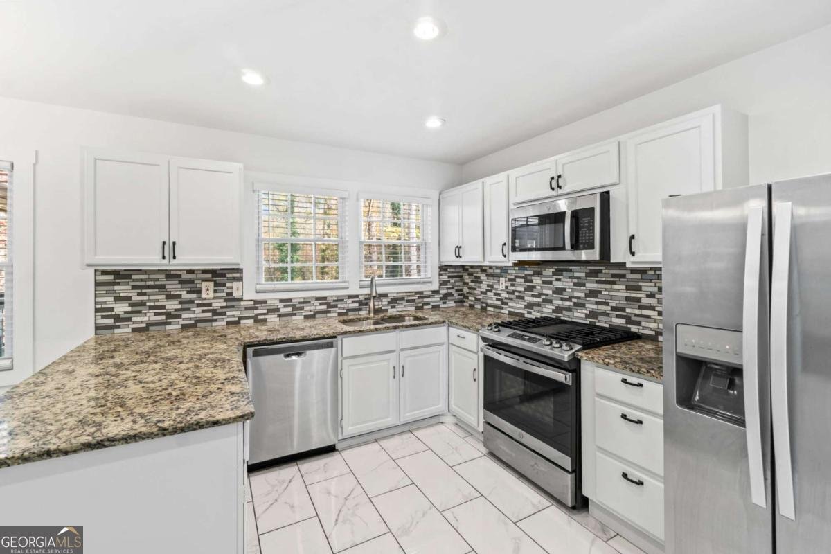 1018 FELLSRIDGE Court Stone Mountain - 14