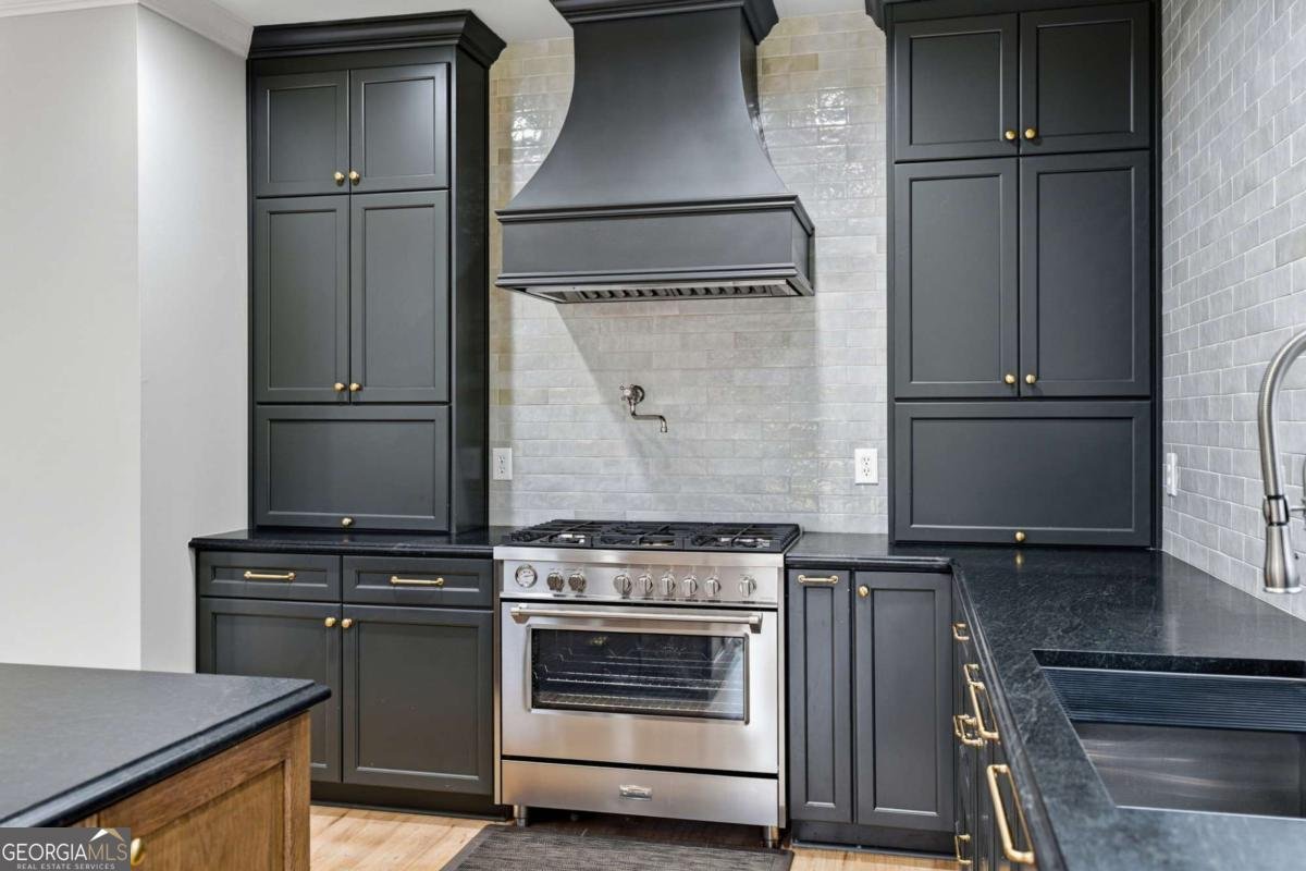 320 Champions View Drive Milton - 24