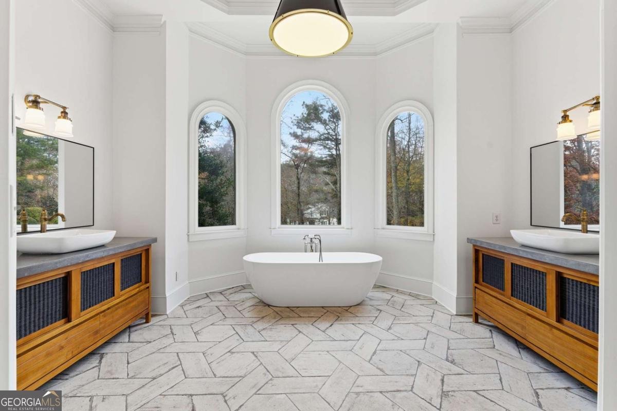 320 Champions View Drive Milton - 37