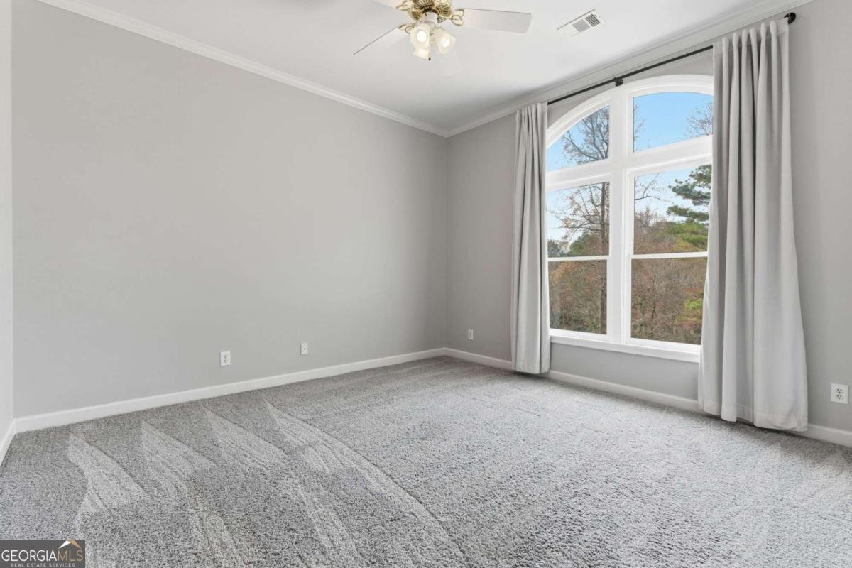 320 Champions View Drive Milton - 43