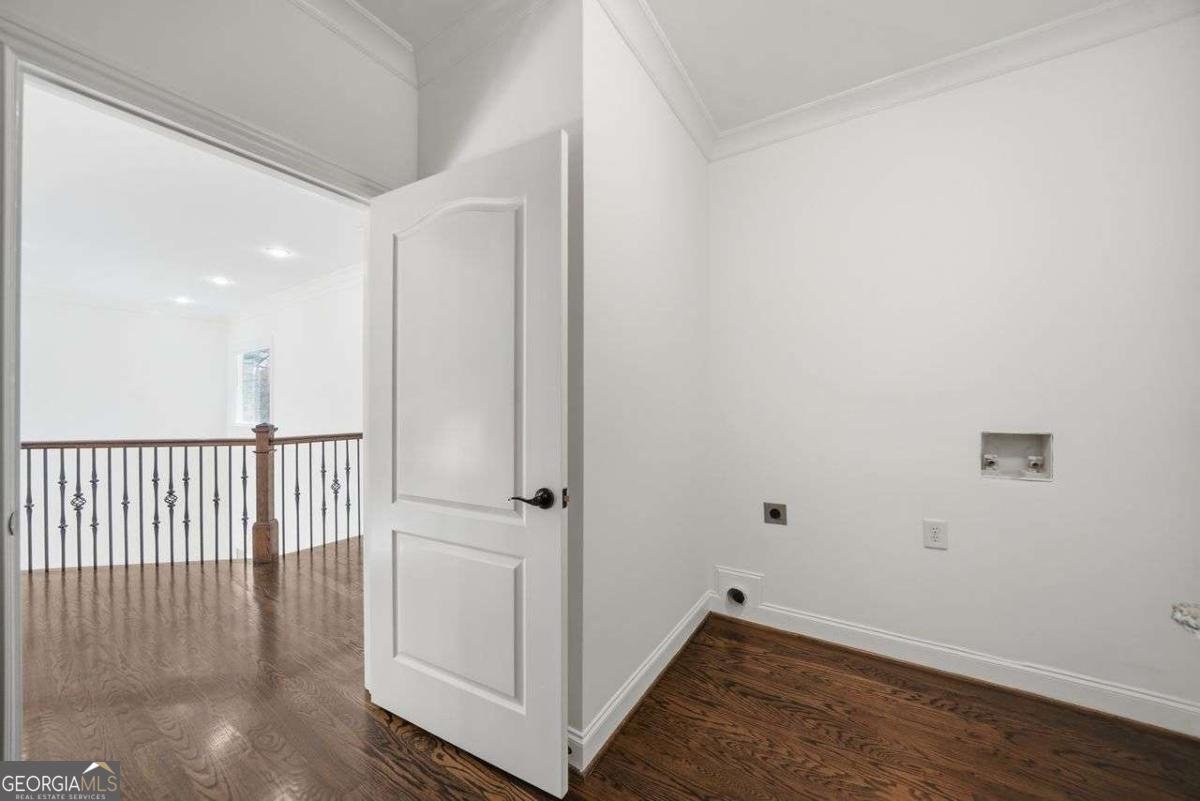 7611 Regency Circle Sandy Springs - 14