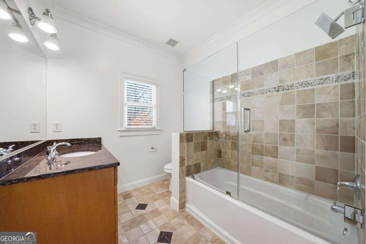 7611 Regency Circle Sandy Springs - 17