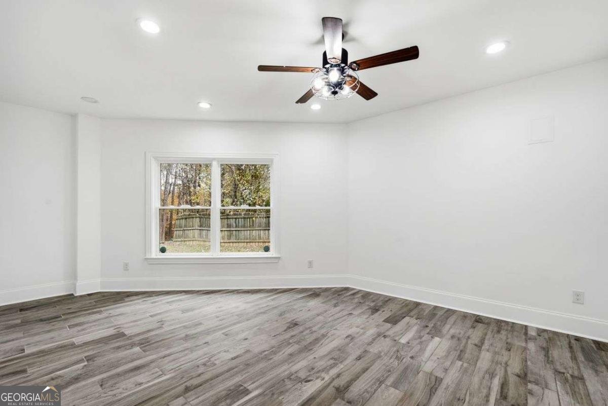 7611 Regency Circle Sandy Springs - 18