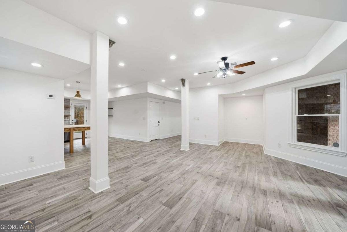 7611 Regency Circle Sandy Springs - 24