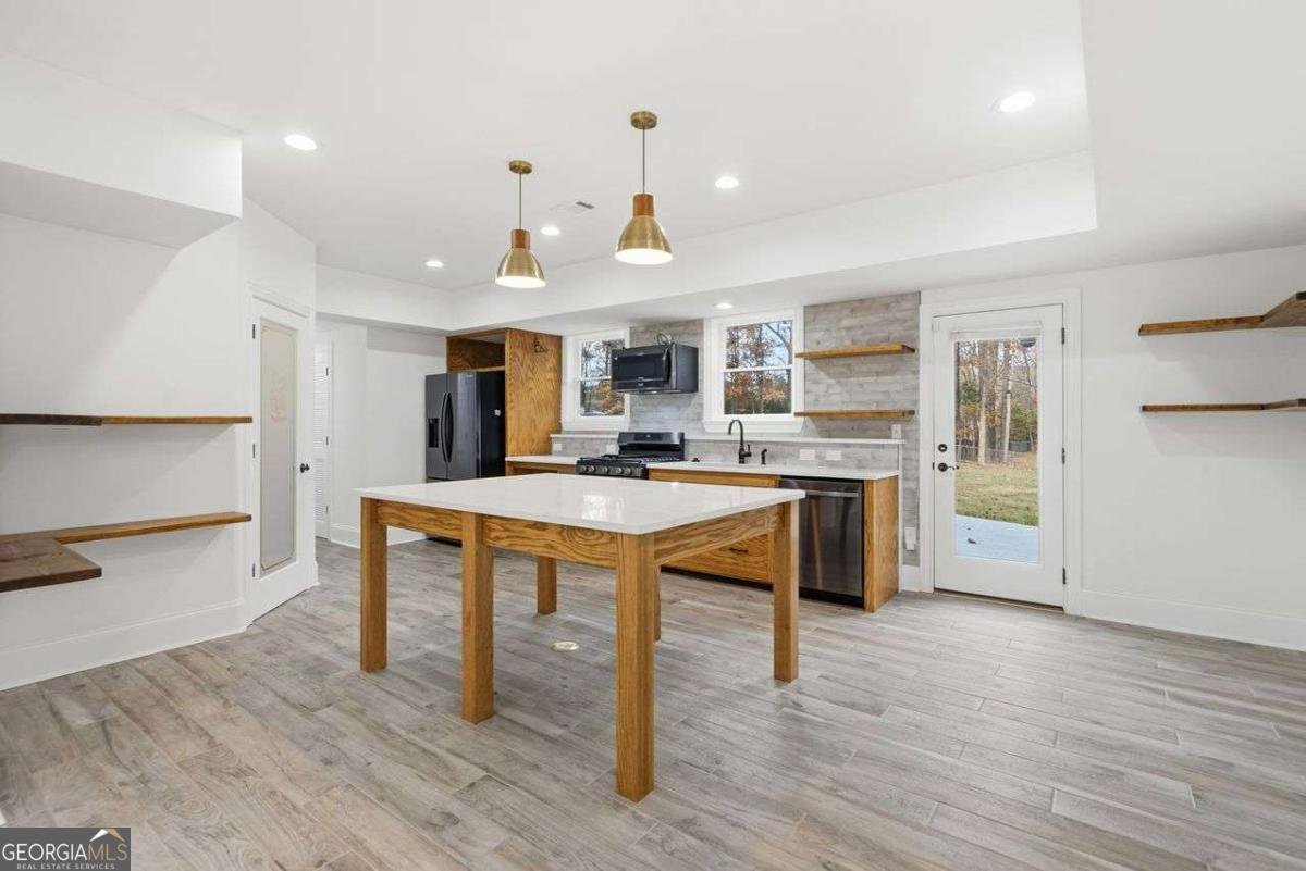 7611 Regency Circle Sandy Springs - 26