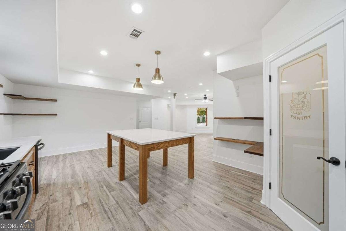 7611 Regency Circle Sandy Springs - 29