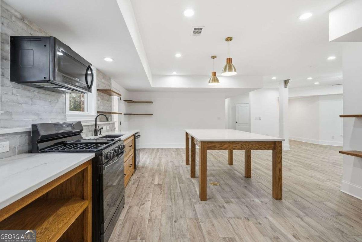 7611 Regency Circle Sandy Springs - 30