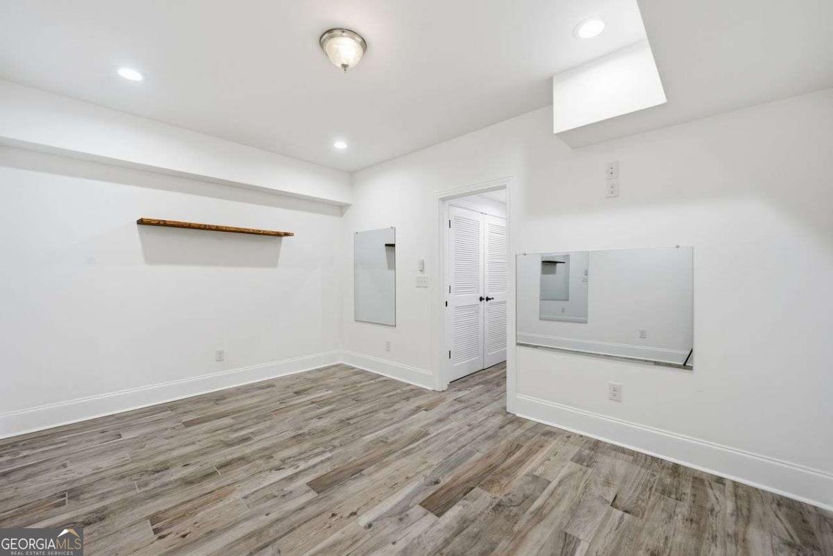 7611 Regency Circle Sandy Springs - 31