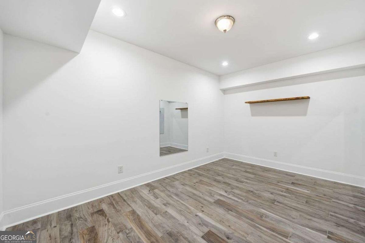 7611 Regency Circle Sandy Springs - 32