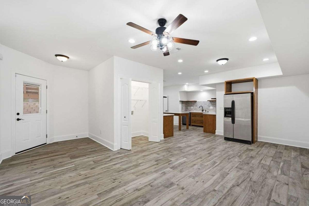 7611 Regency Circle Sandy Springs - 33