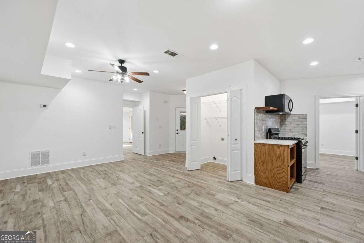 7611 Regency Circle Sandy Springs - 35