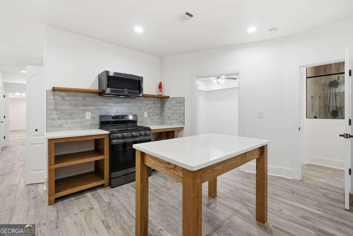 7611 Regency Circle Sandy Springs - 38