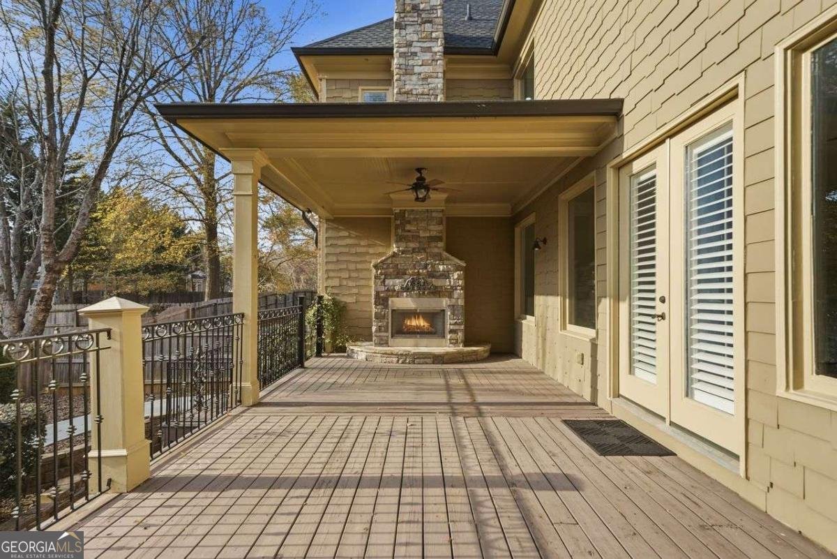 7611 Regency Circle Sandy Springs - 45