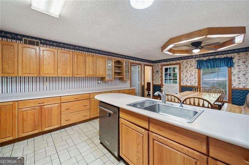 551 Duke Drive Marietta - 4