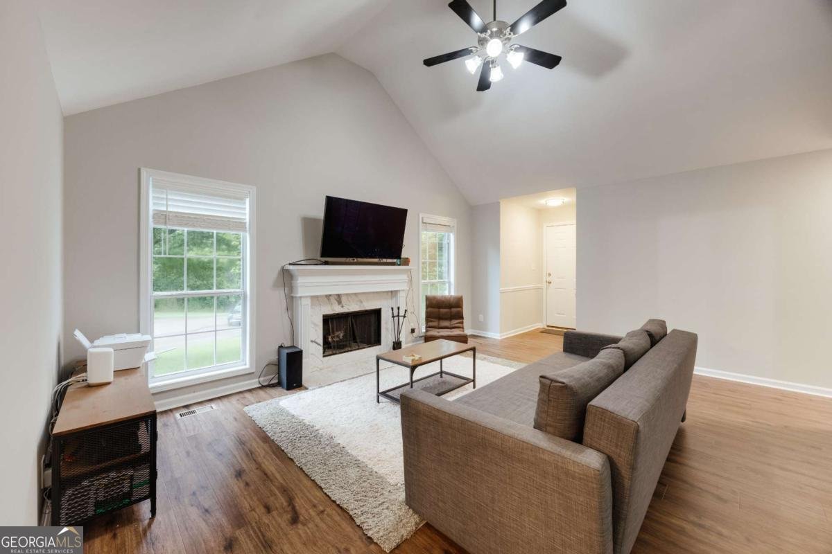 2054 Jana Lane Statham - 3