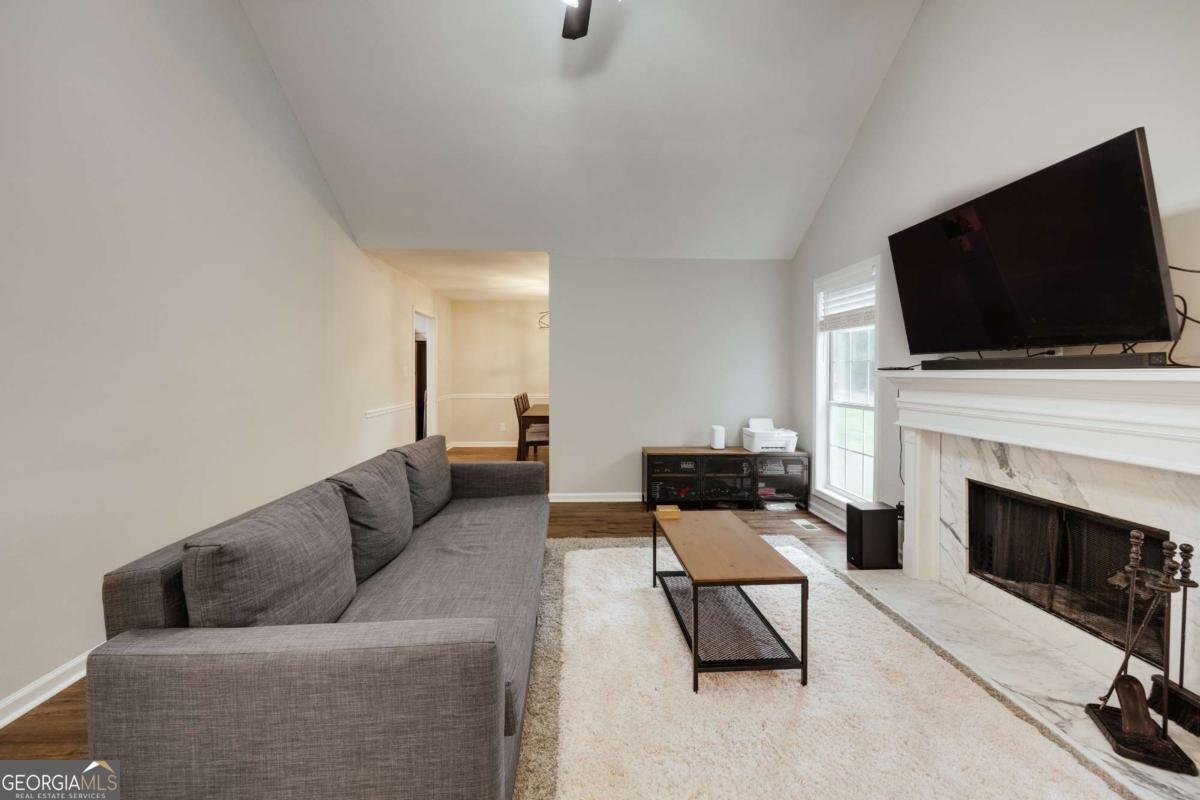 2054 Jana Lane Statham - 4