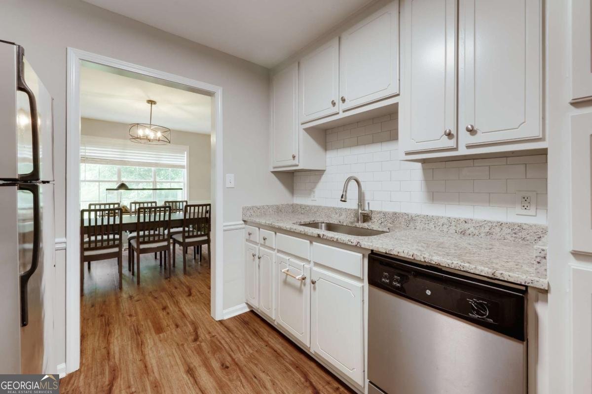 2054 Jana Lane Statham - 7