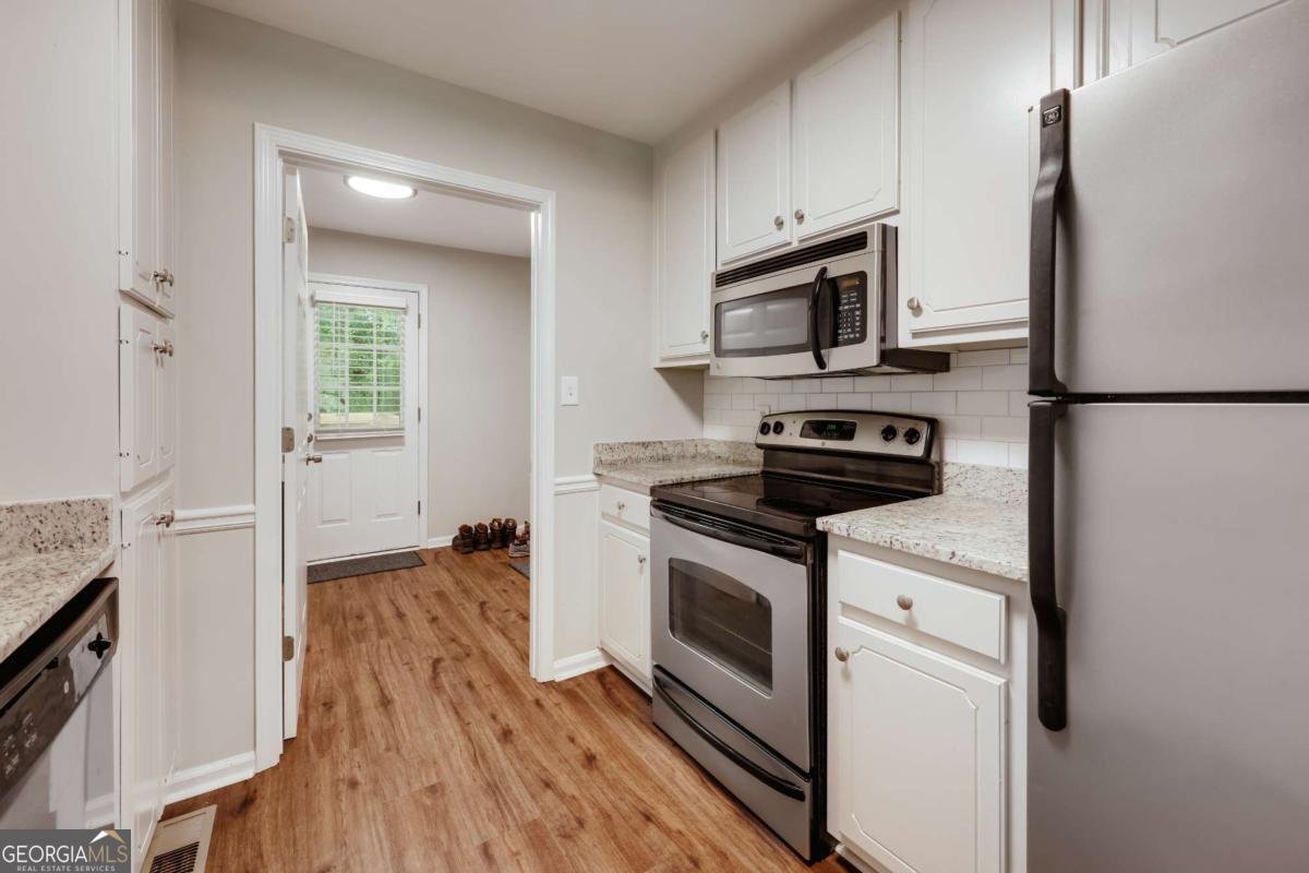 2054 Jana Lane Statham - 9