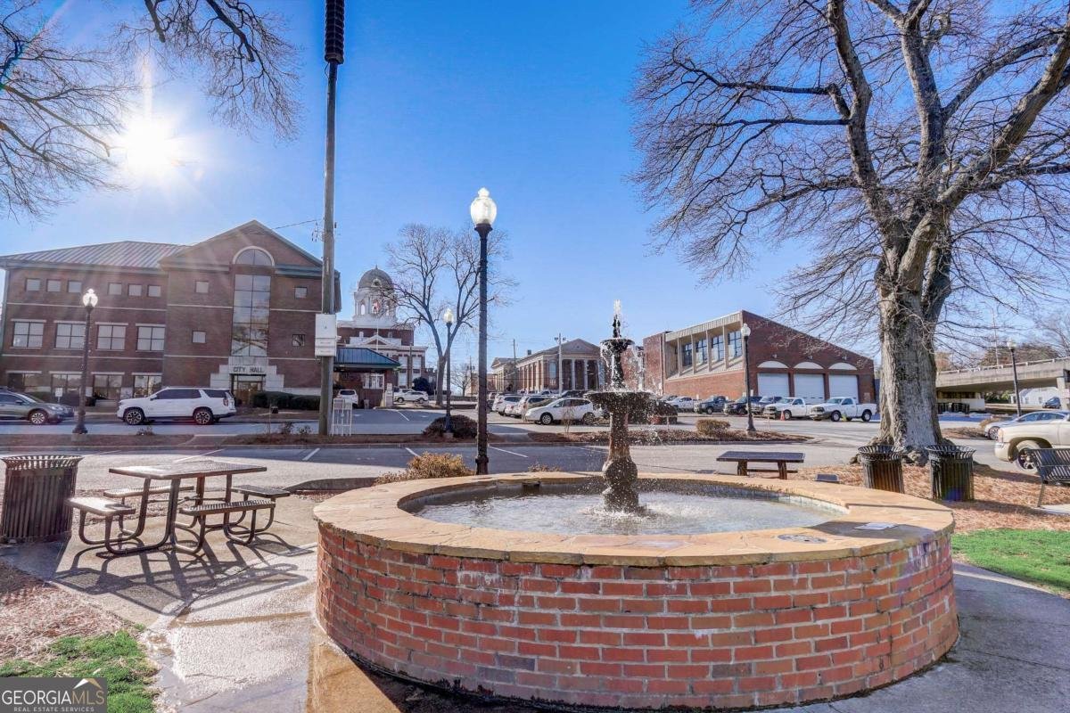 324 Sutallee Place White - 33