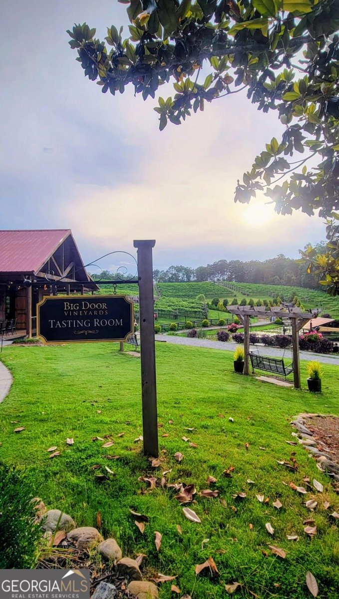 324 Sutallee Place White - 35