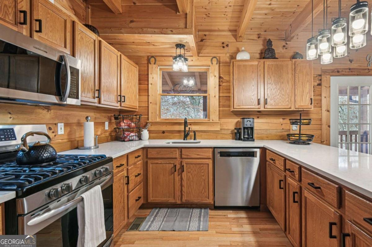 324 Sutallee Place White - 9