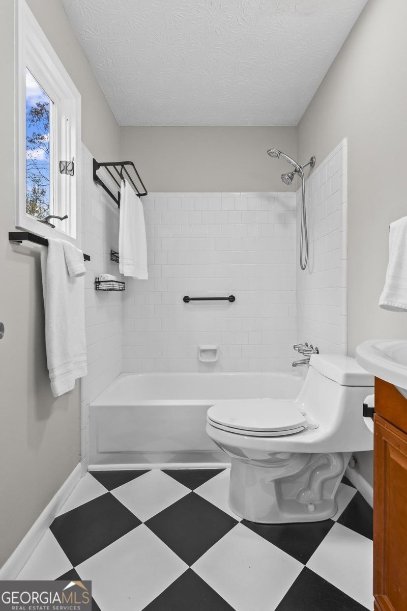 1925 Commonwealth Court Cumming - 26