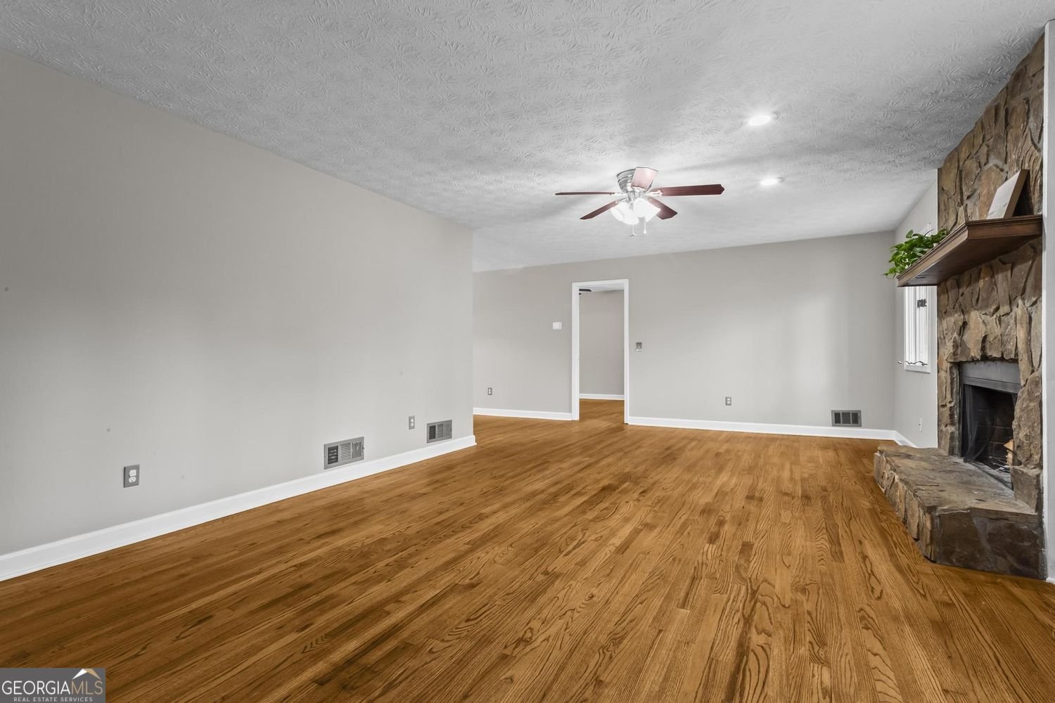 1925 Commonwealth Court Cumming - 8