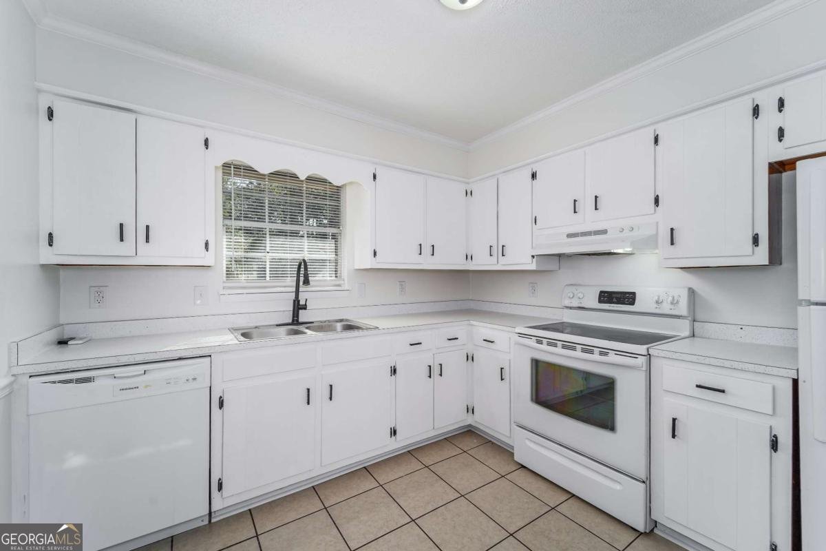 2122 Lakeview Drive Waycross - 2