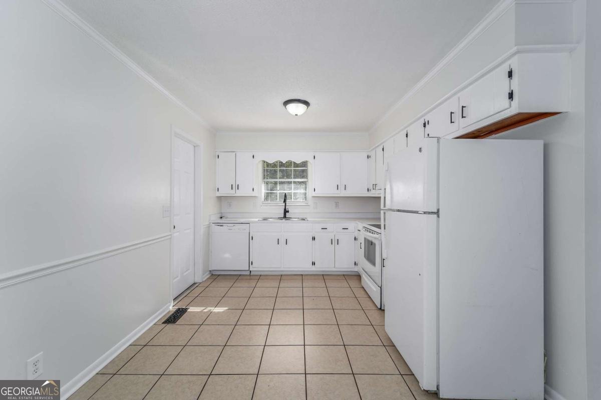 2122 Lakeview Drive Waycross - 3