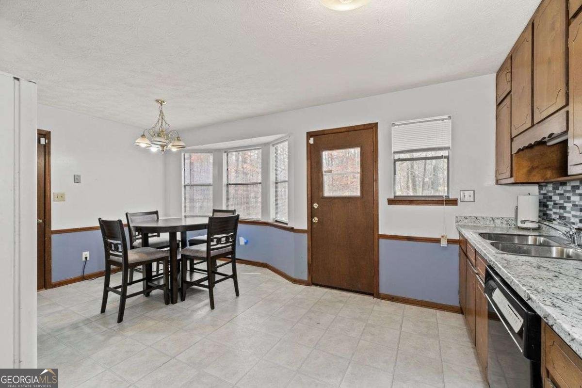 3964 FERNCLIFF Road Snellville - 3