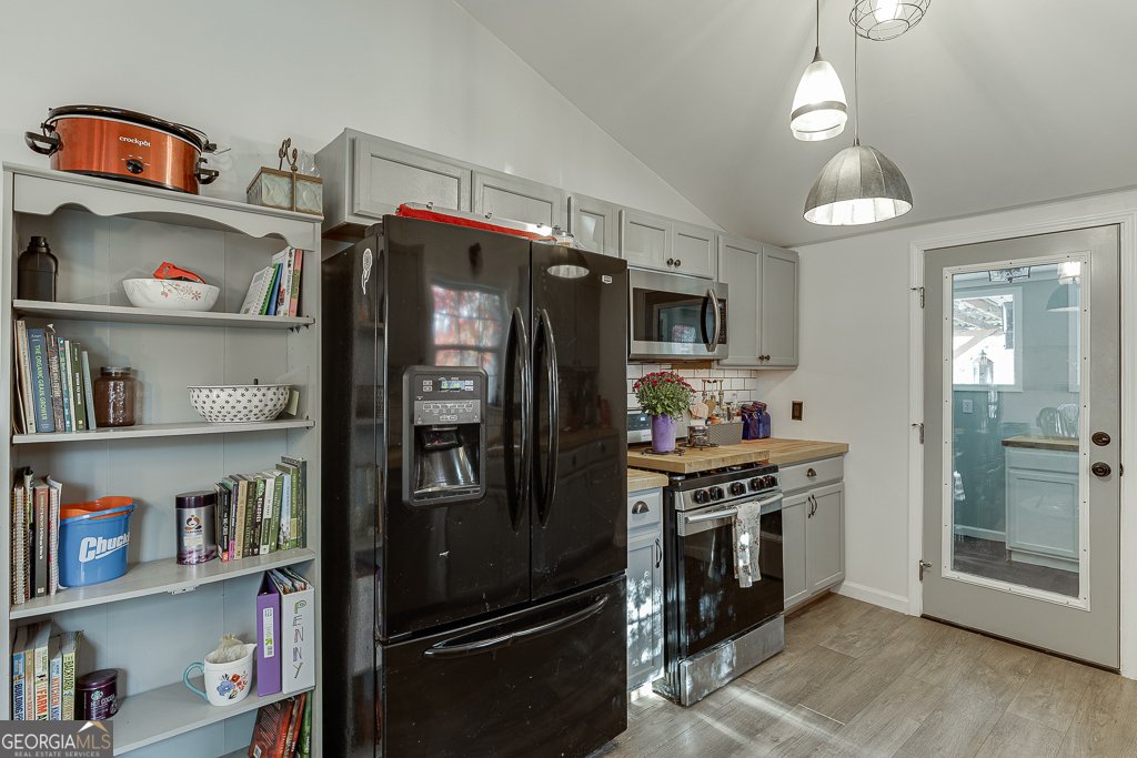 98 Circle Drive Winder - 17