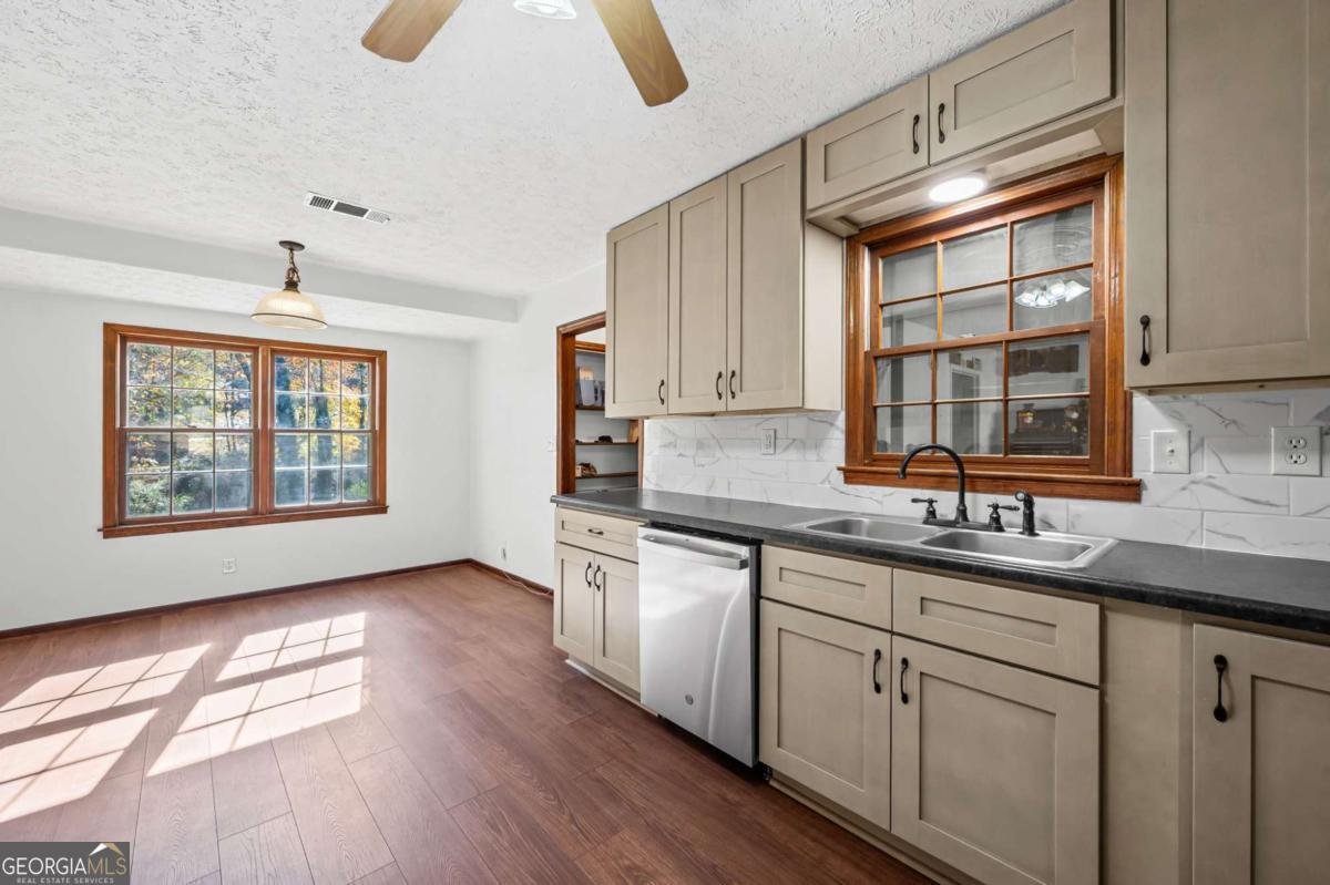 2005 HIGHRIGGS Lane Snellville - 10