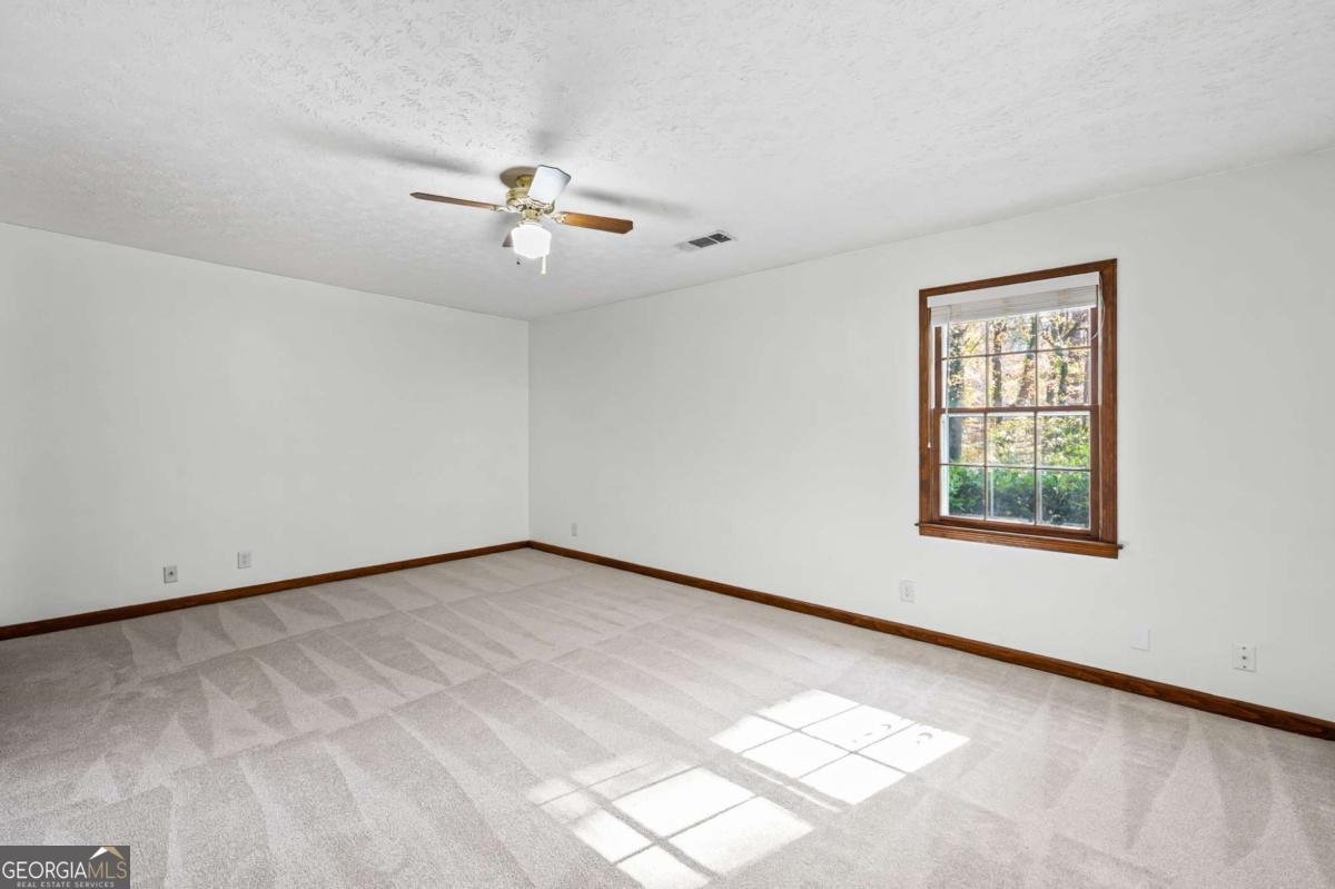 2005 HIGHRIGGS Lane Snellville - 19