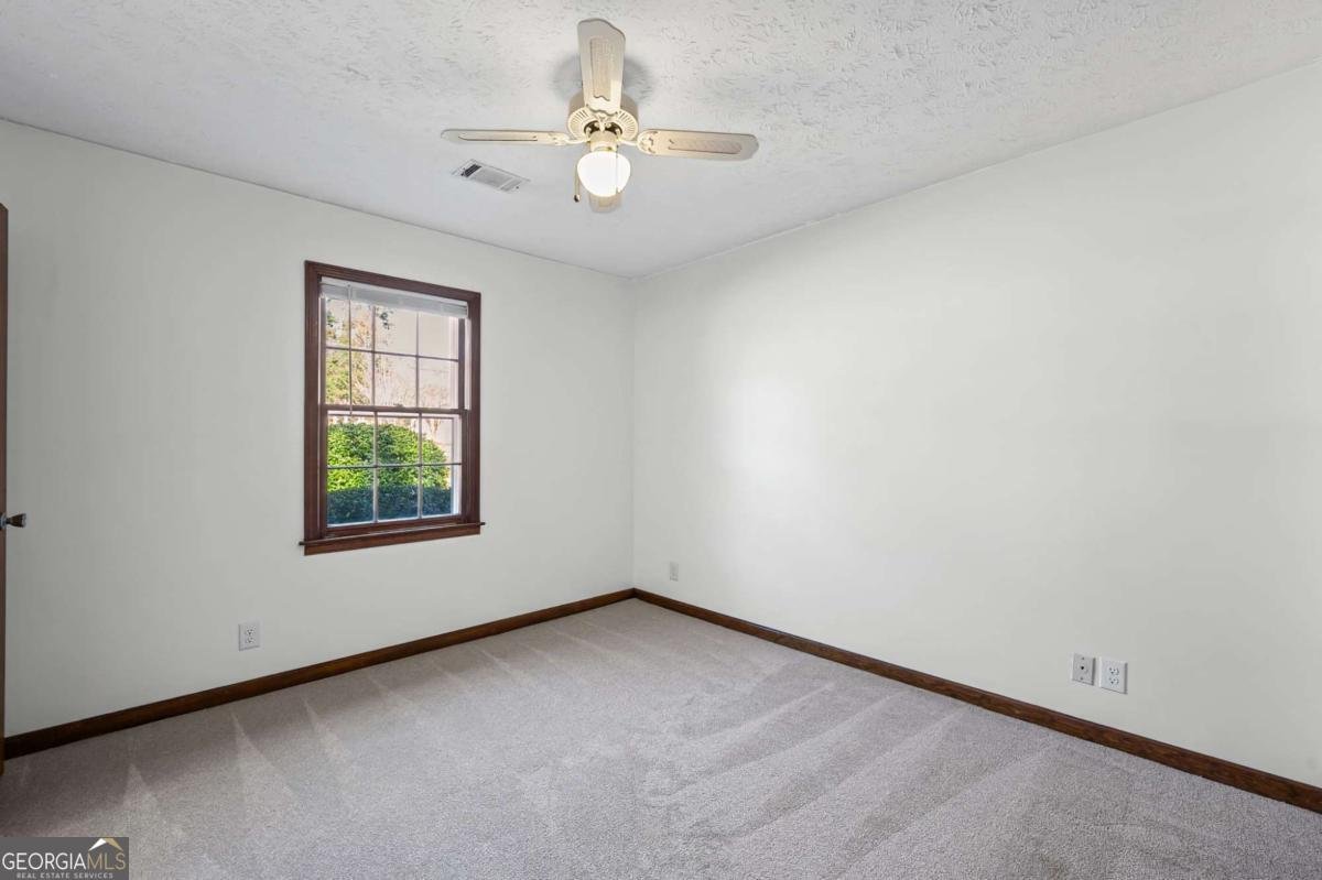 2005 HIGHRIGGS Lane Snellville - 26