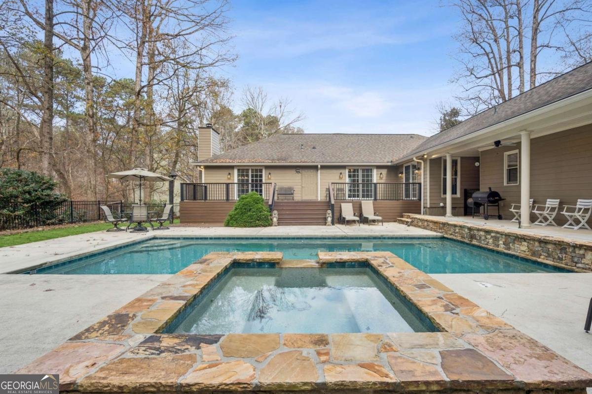 1552 Catherine Court Suwanee - 32