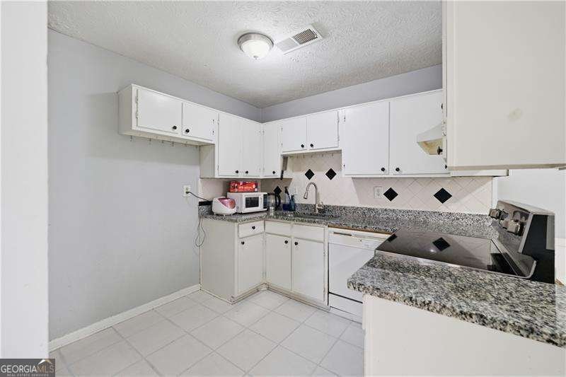 936 Six Oaks Circle Norcross - 16