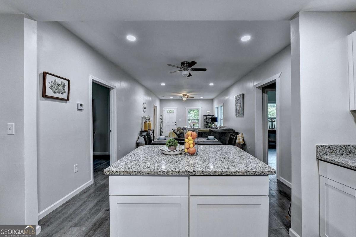 1233 OAKLAND Drive Atlanta - 14