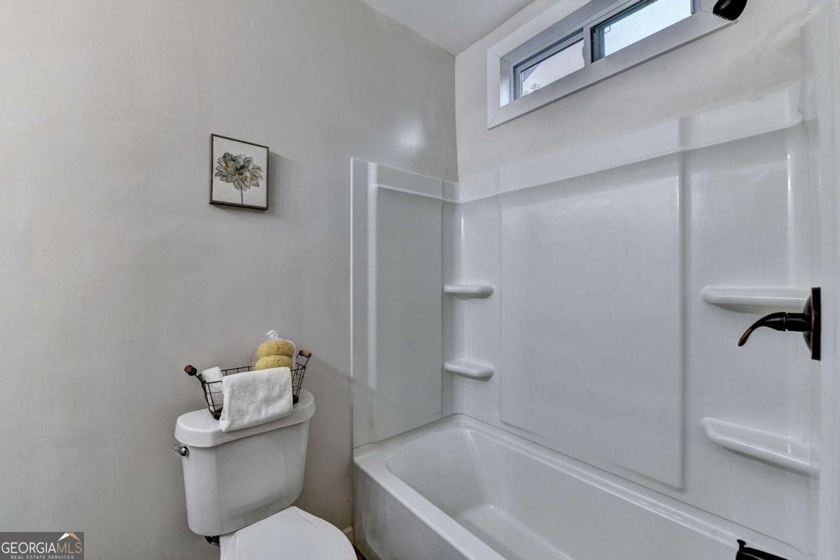 1233 OAKLAND Drive Atlanta - 15