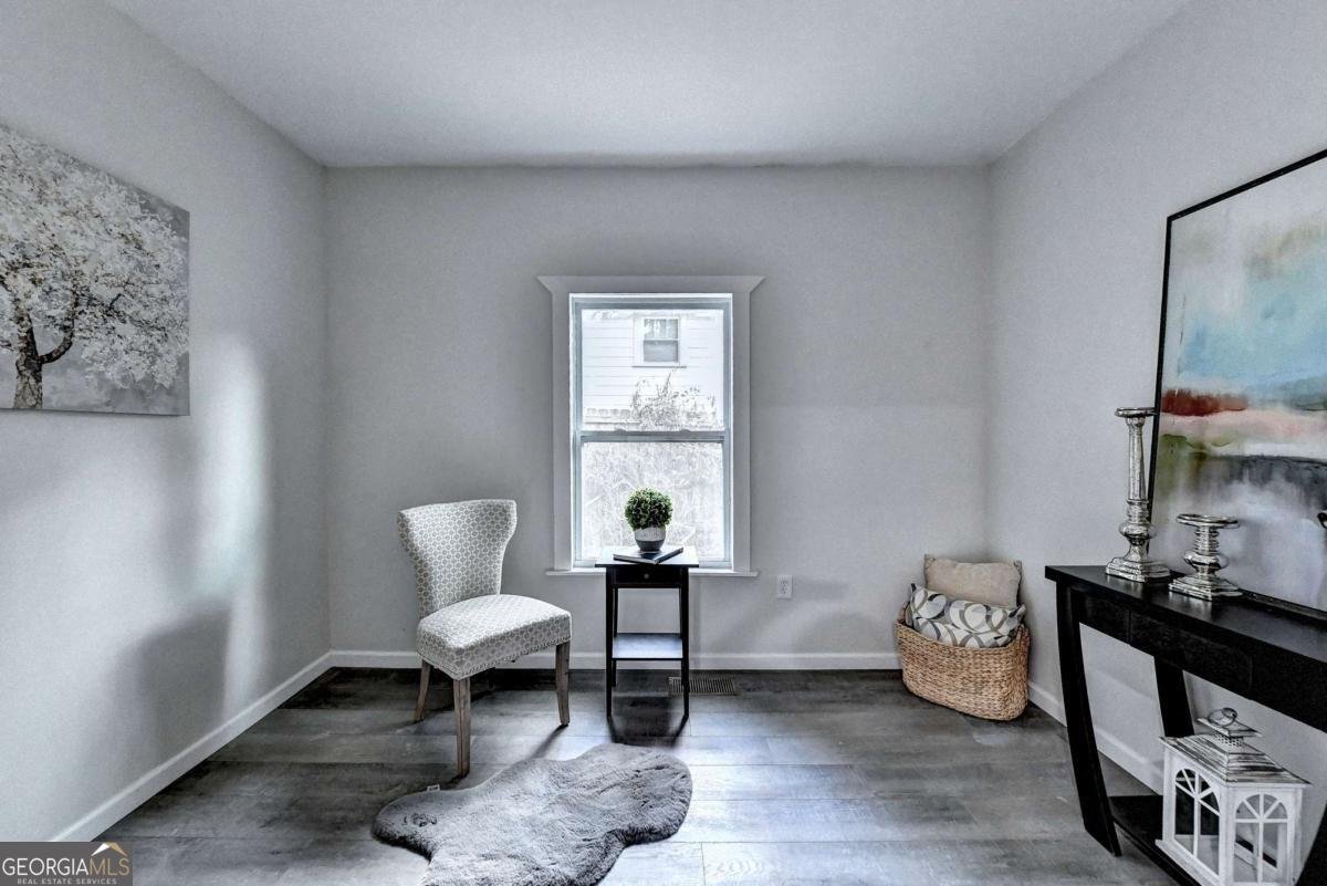 1233 OAKLAND Drive Atlanta - 17