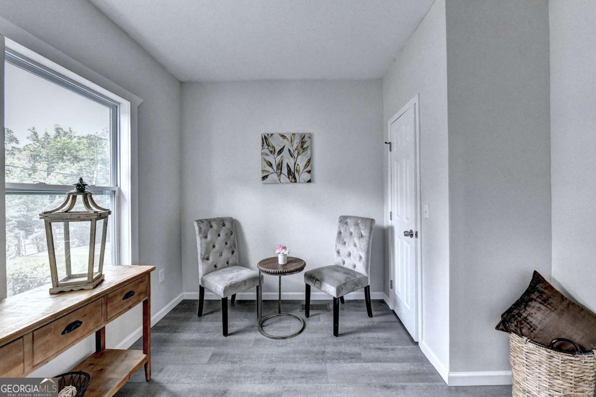 1233 OAKLAND Drive Atlanta - 20