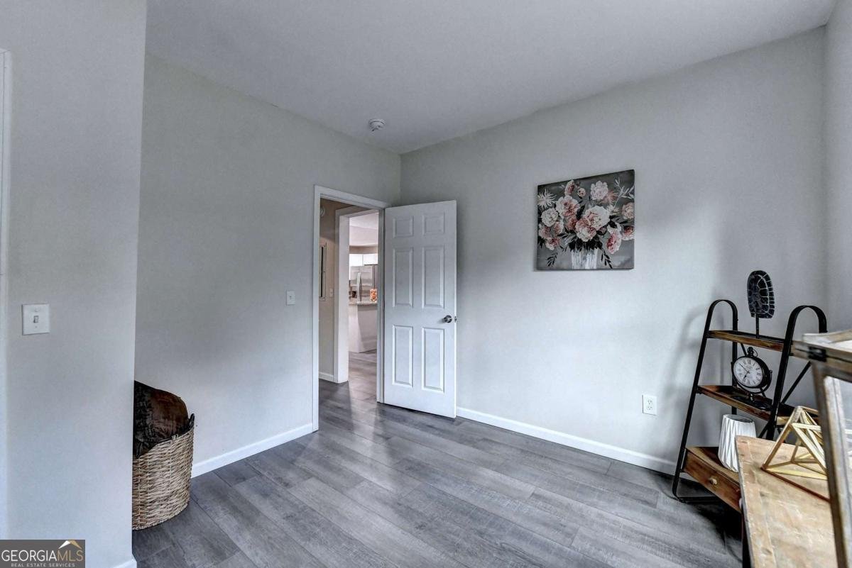 1233 OAKLAND Drive Atlanta - 21