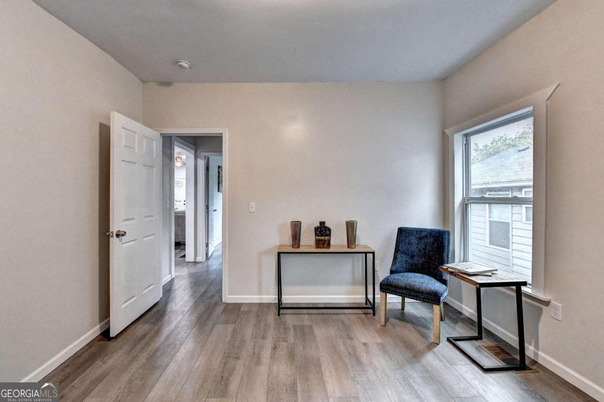 1233 OAKLAND Drive Atlanta - 22