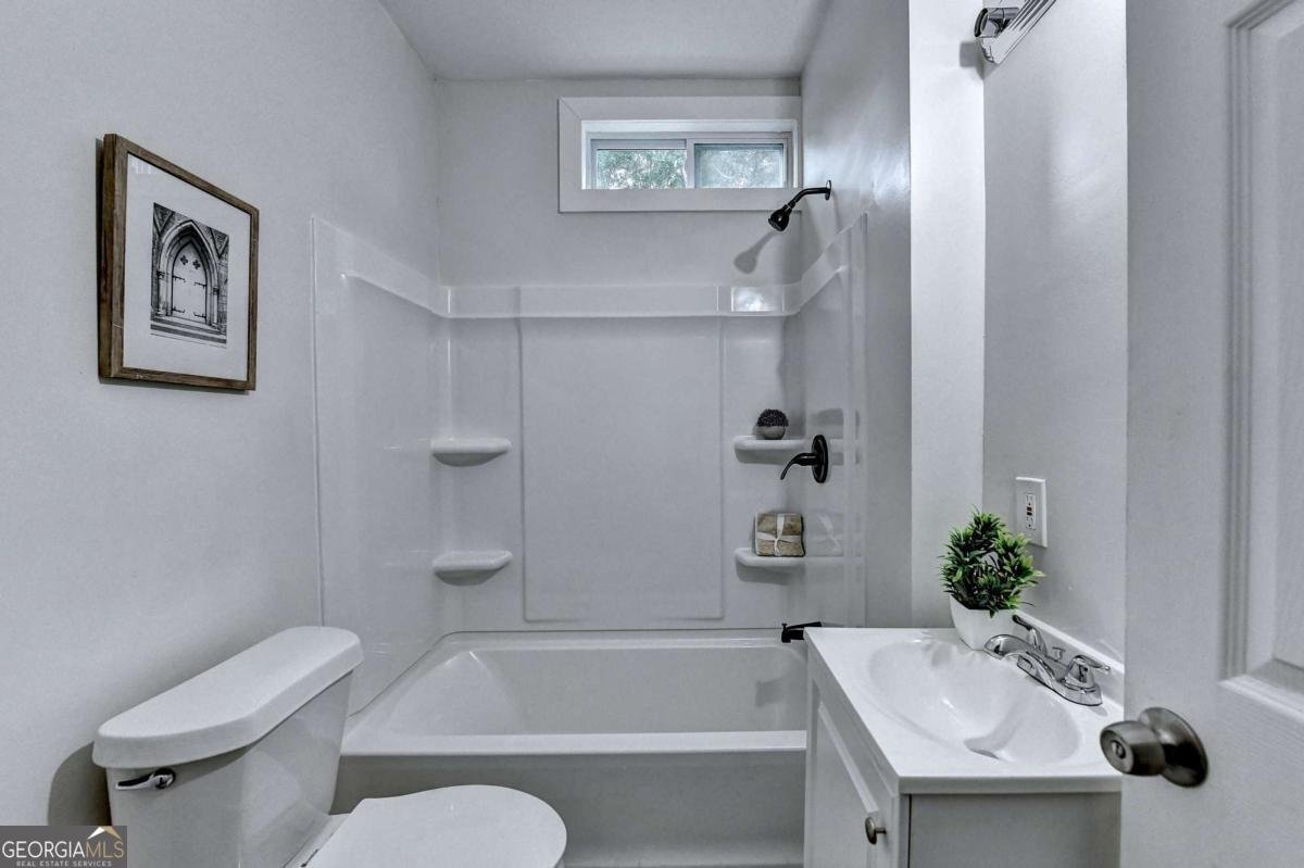 1233 OAKLAND Drive Atlanta - 23