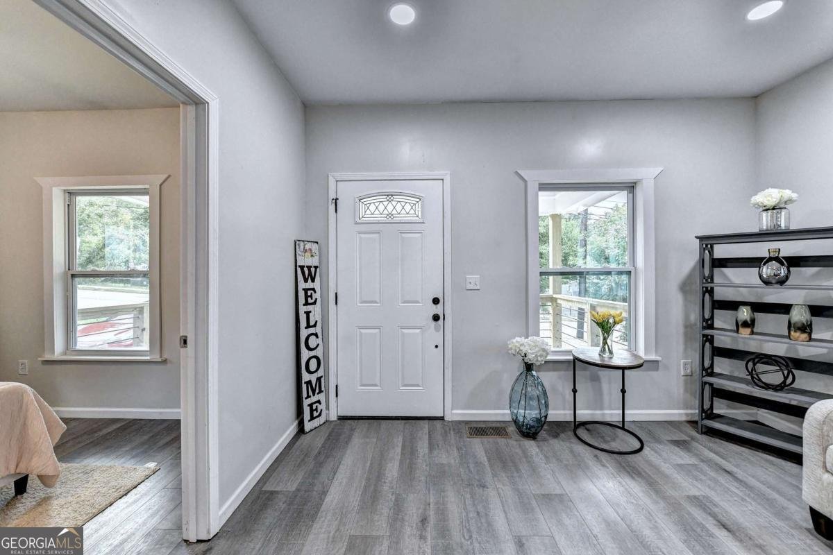 1233 OAKLAND Drive Atlanta - 5