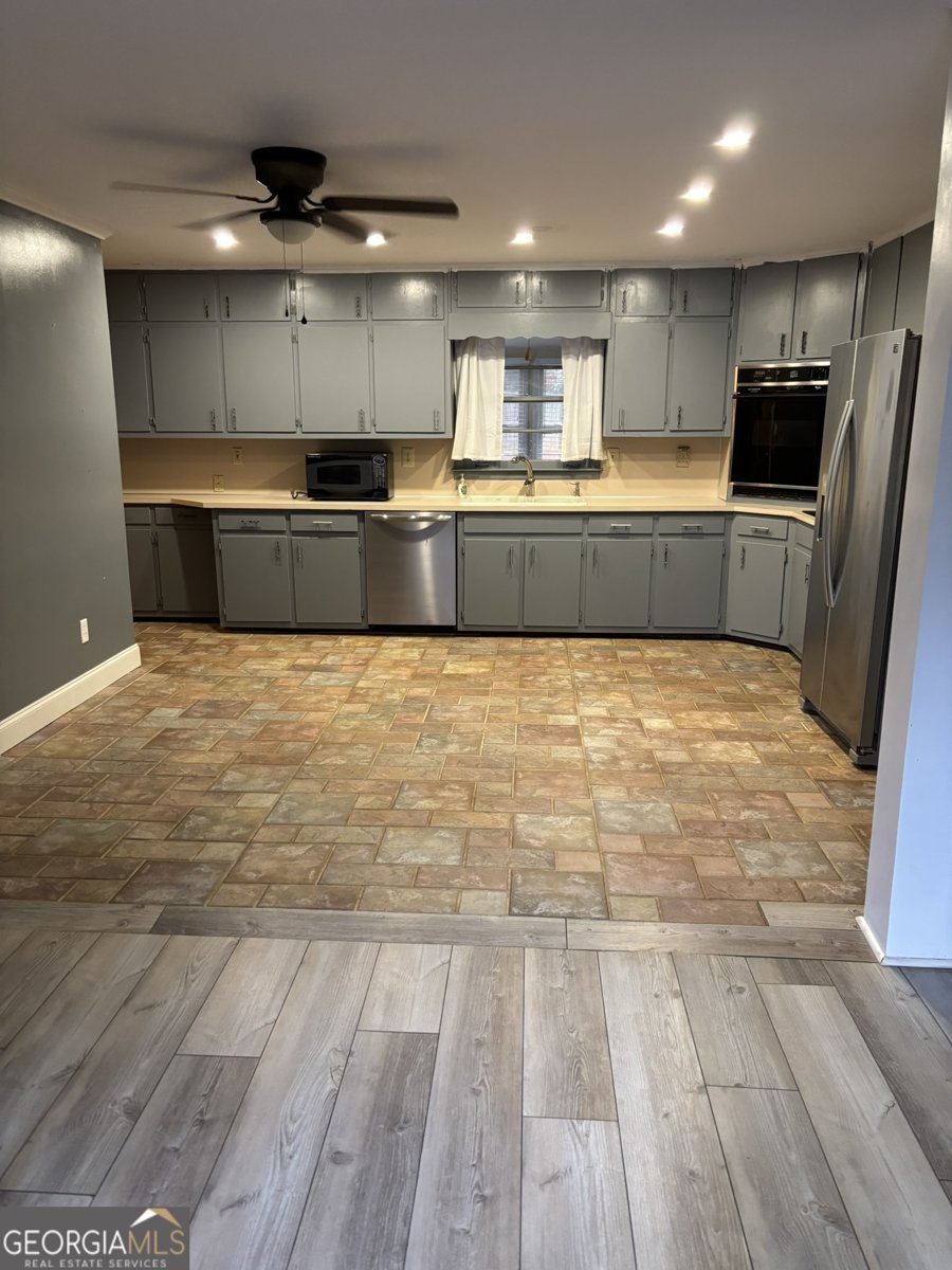 4082 STONEMONT Drive LILBURN - 10