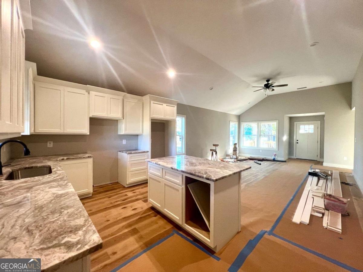 125 Laurel Avenue Comer - 3